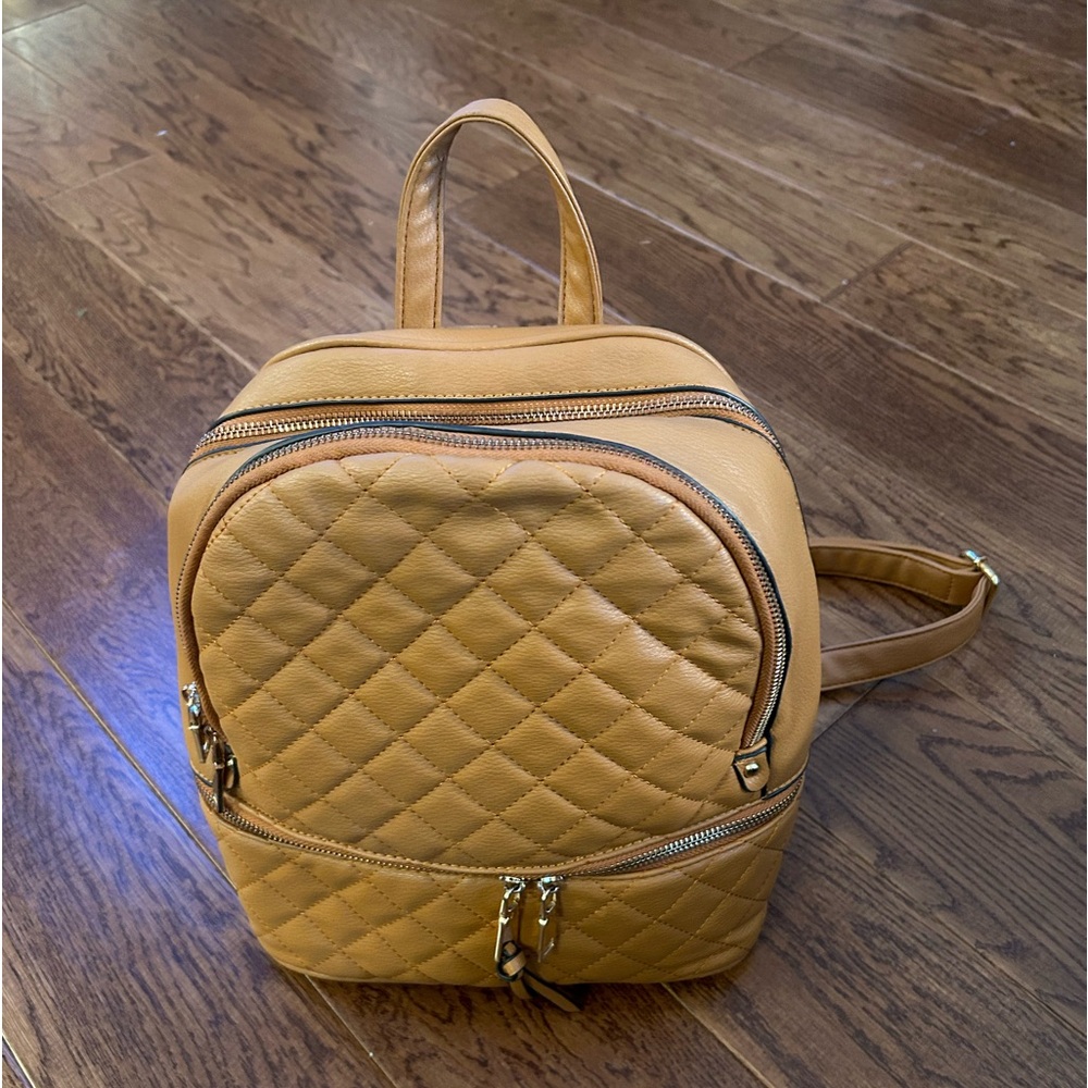 Backpack - Picture 3 of 6